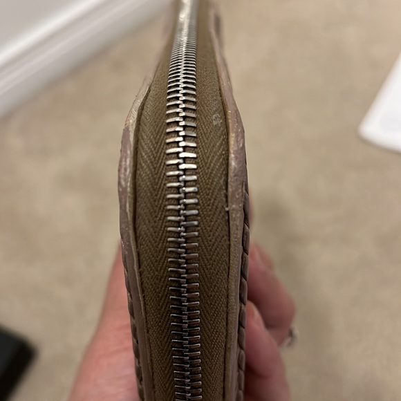 Authentic Bottega Venetta zippy wallet - Picture 6 of 16